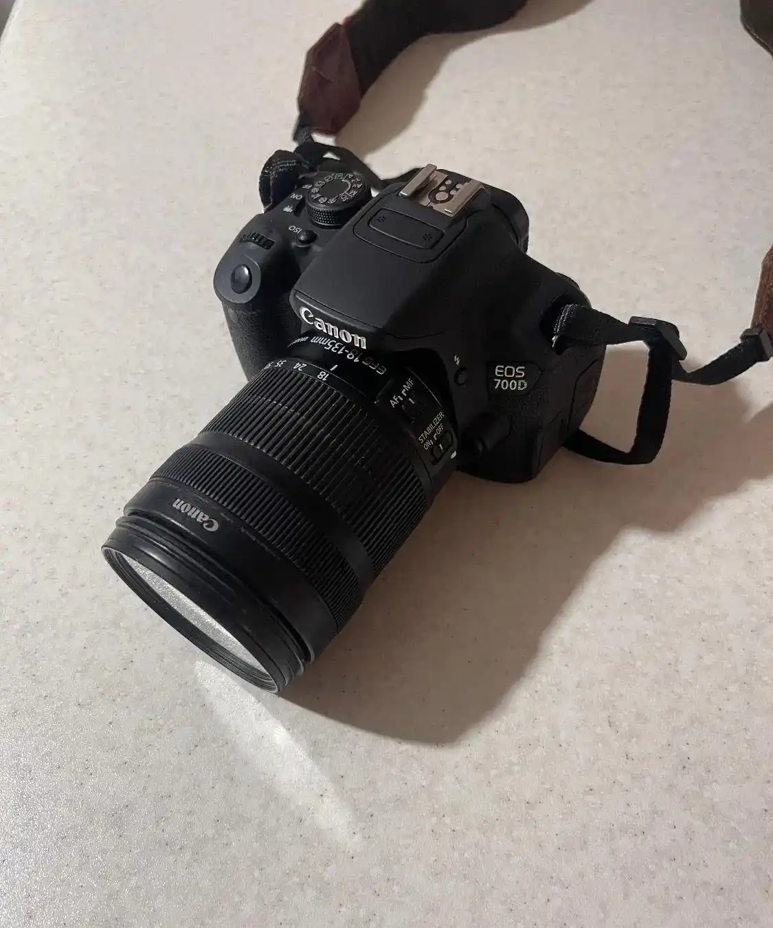 دوربین کنون d700 دست دو