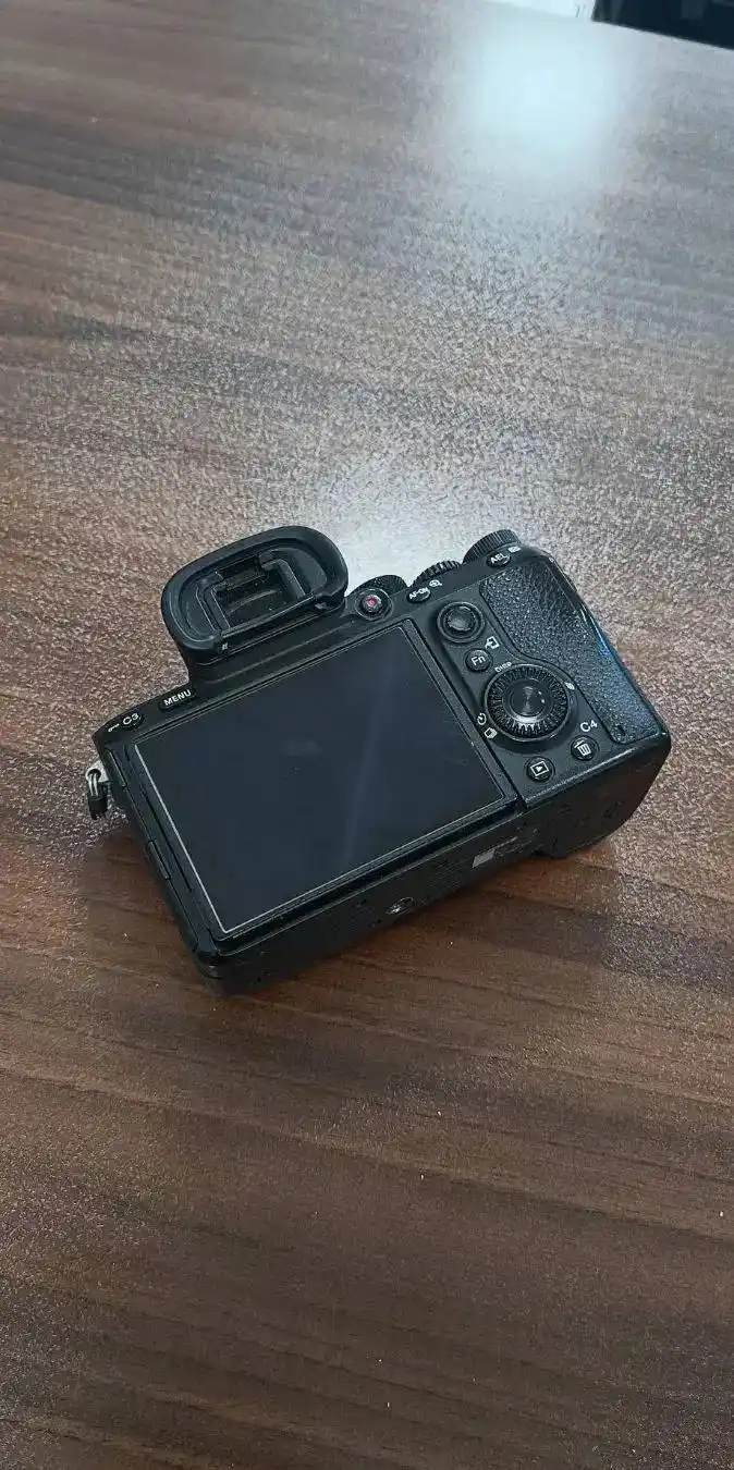 دوربین عکاسی alpha 7 R lll و لنز 50mm 1.4 sigma دست دو