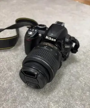 دوربین Nikon d3100 با لنز کیت 18-55 دست دوم