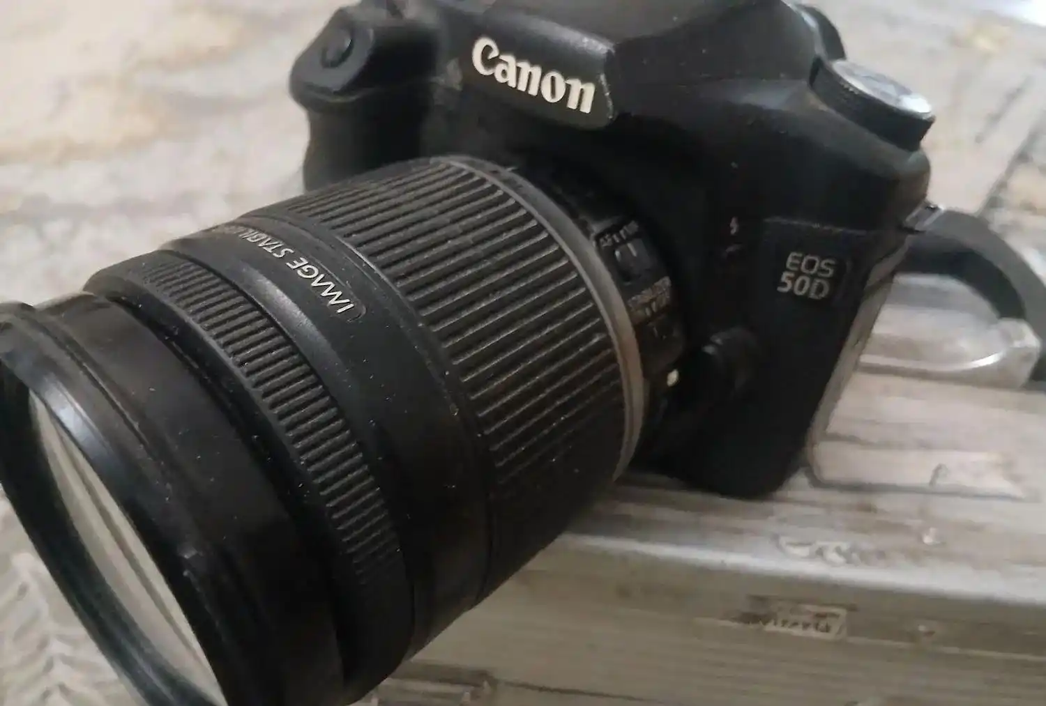 دوربین 50d  canon همراه با لنز ۱۸ ۲۰۰ اصلی دست دو