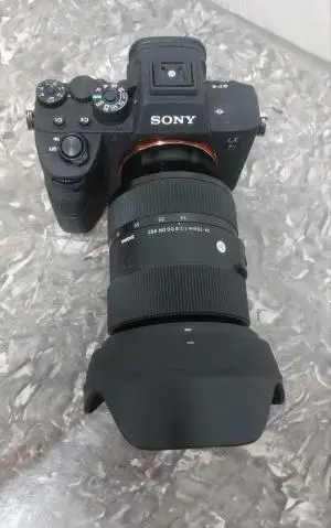 لنز سیگما 70 میلیمتر f2.8 دست دوم