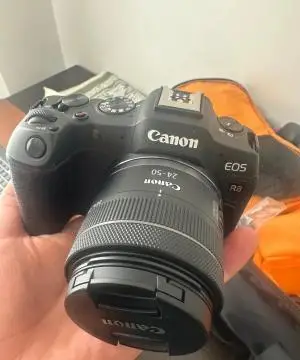 دوربین canon R8 همراه با لنز ۲۴ ۱۰۵ دست دوم