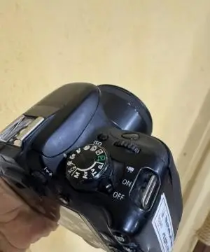 دوربین canon 250d تمیز و در حدنو دست دوم