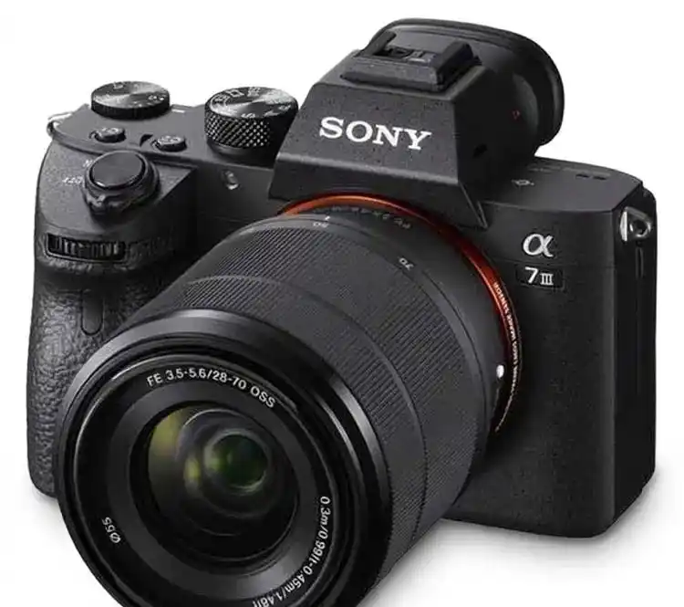 sony Alpha a7 III دست دو