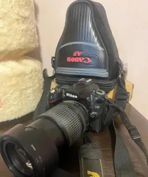 Nikon d90 دست دوم