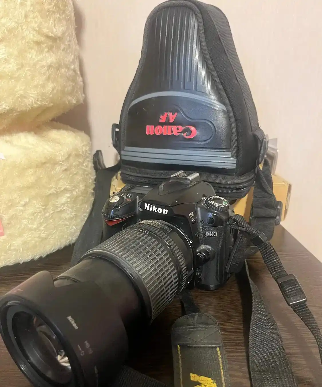 نیکون D90 دست دو