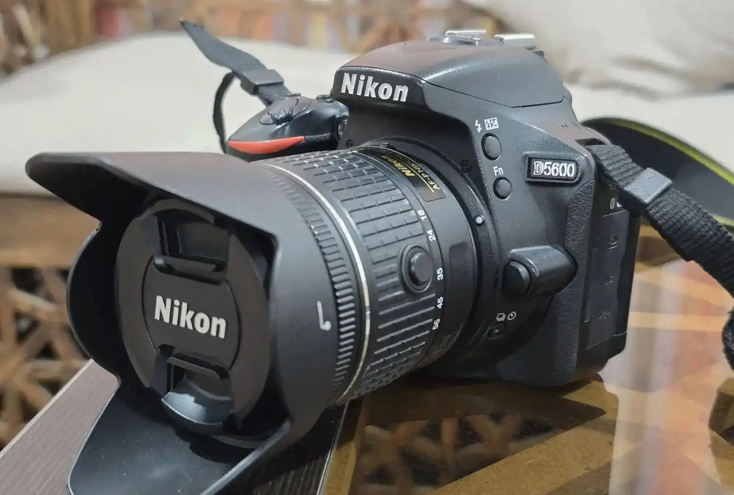 Nikon D5600 kit 18-55 دست دو