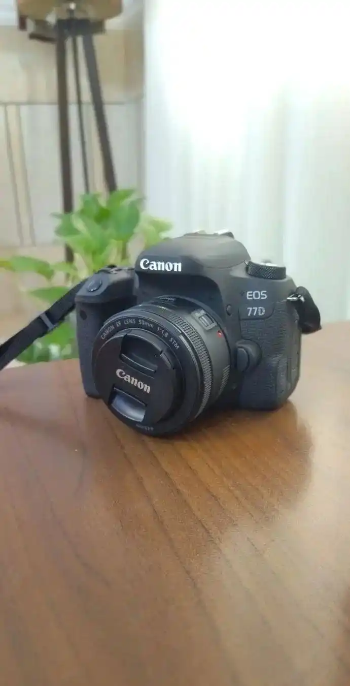 دوربین canon 77 D کانن دست دو