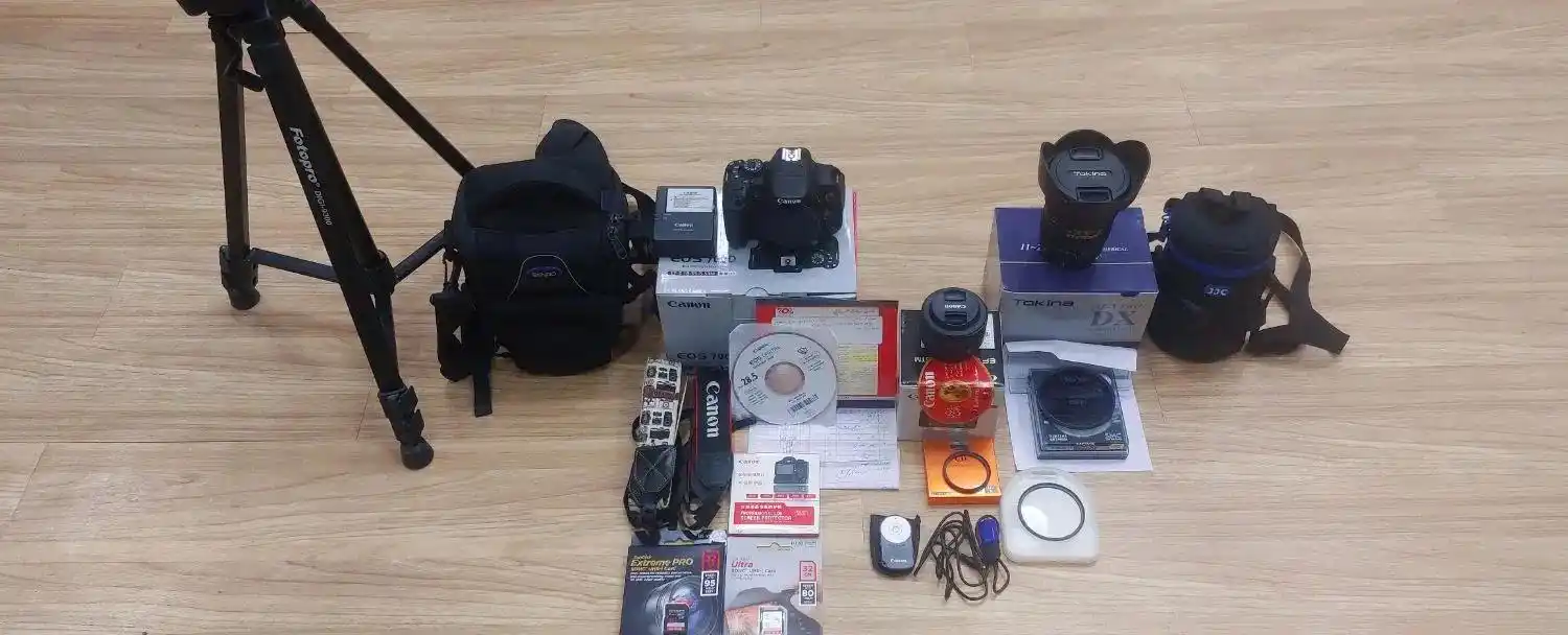 دوربین700d کنون canon با دو لنز و وسایل در حد نو دست دو